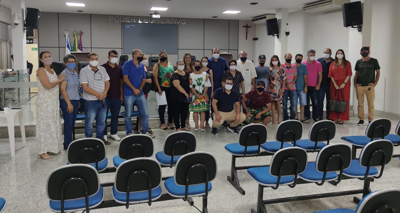 PODER EXECUTIVO APRESENTA AOS VEREADORES E SERVIDORES DO MUNICÍPIO, PROJETO DE LEI COMPLEMENTAR QUE FIXA LIMITE MÁXIMO PARA A CONCESSÃO DE APOSENTADORIAS.